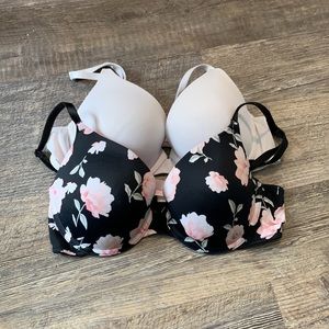2 Victoria secret bras